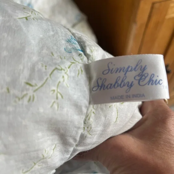 2 piece Queen Simply Shabby Chic White and Blue Quilt Set with round pillow - Picture 3 of 3